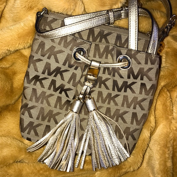 Michael Kors Camden Crossbody - Picture 1 of 2